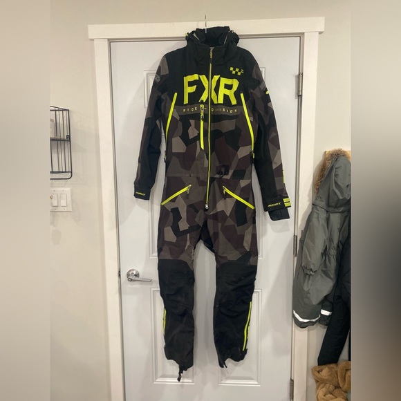 FXR Extreem Performance Men’s Sledding Suit - Picture 1 of 15